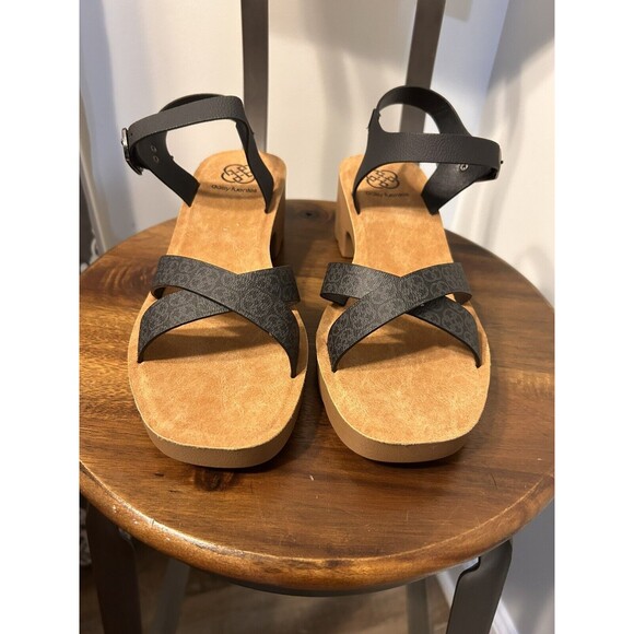 Women's Black Strappy Peep Toe Platform Rubber Wedge Sandals Size 10 Medium - Picture 2 of 9